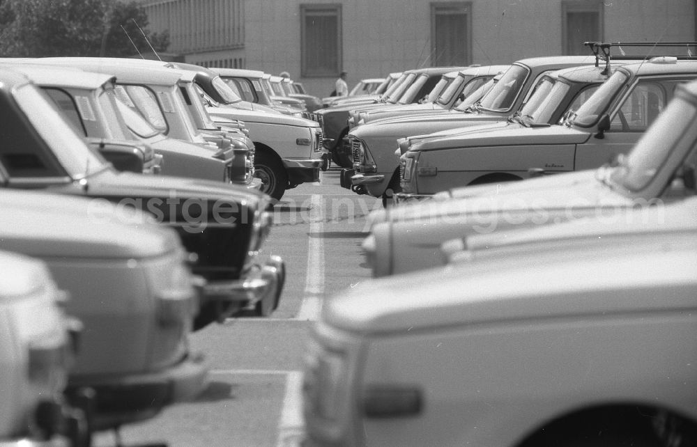 GDR image archive: Berlin - Cars - motor vehicles in a parking lot der Typen Wartburg , Lada , Trabant in the district Mitte in Berlin Eastberlin on the territory of the former GDR, German Democratic Republic