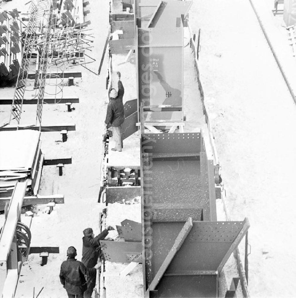 GDR photo archive: Eberswalde - Dezember 1969 Kranbau Eberswalde - Plansilvester am 2
