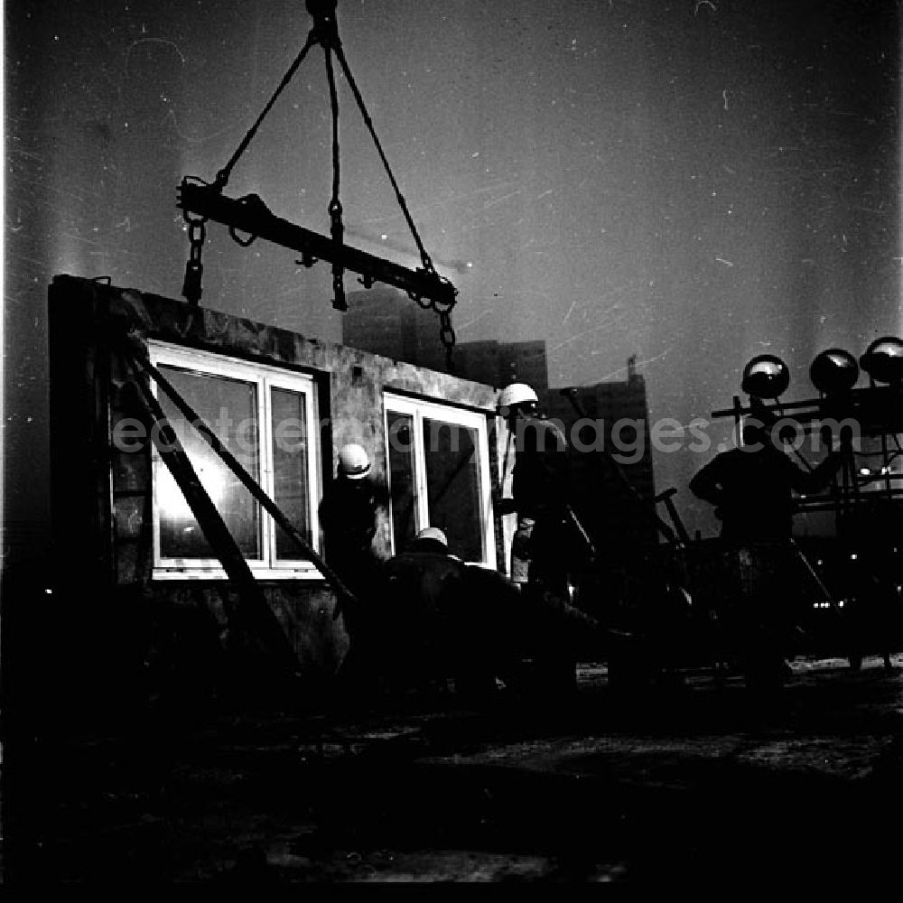 GDR photo archive: Bromberg - Oktober 1969 Leninplatz Brigade Bromberg 1. Platte am Wohnhauskomplex gezogen