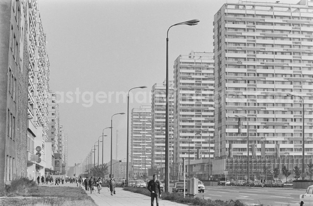 GDR picture archive: Berlin - Facades of an industrially manufactured prefab housing estate at the Leipziger Strasse in the district Mitte in Berlin Eastberlin on the territory of the former GDR, German Democratic Republic