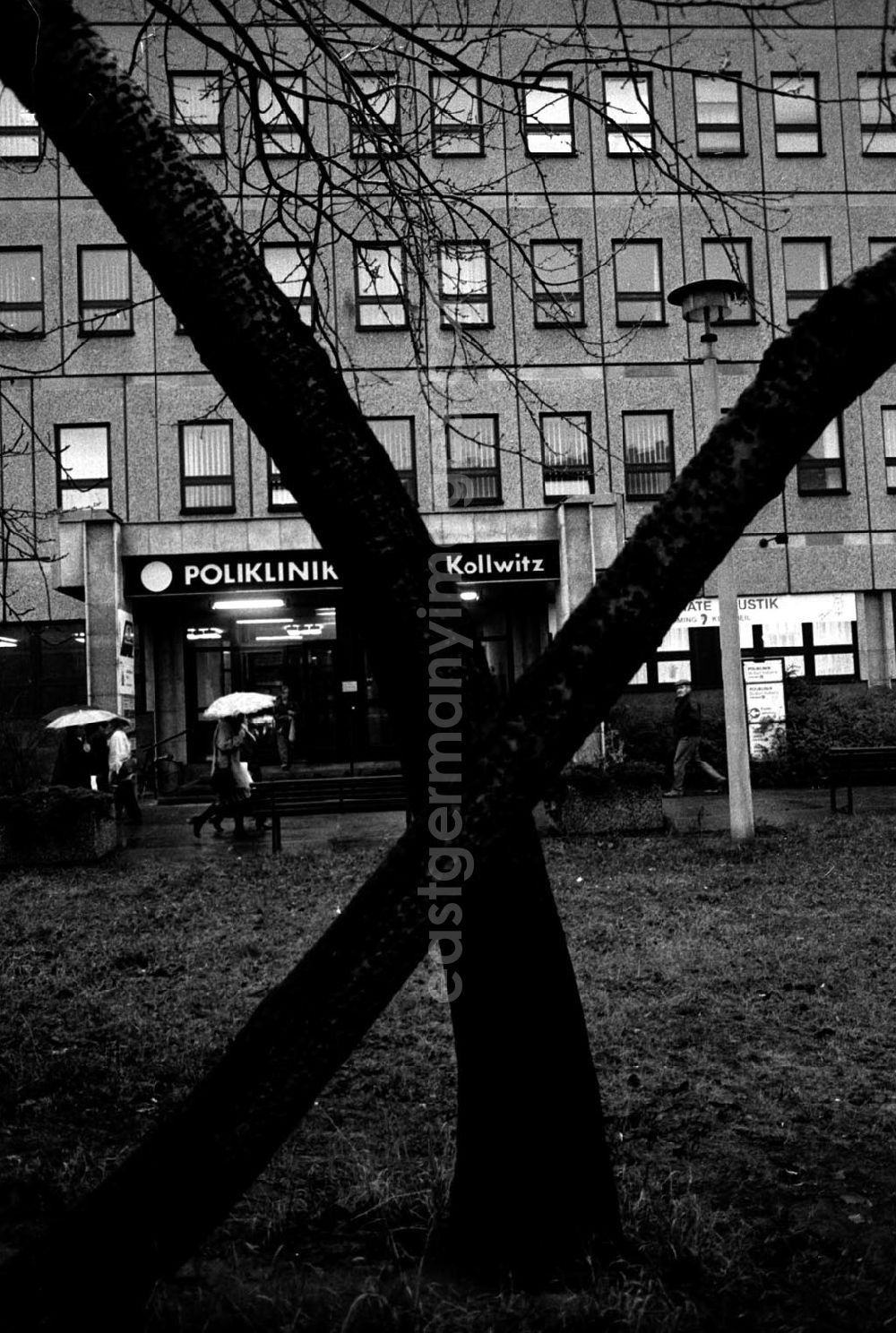 GDR picture archive: Berlin-Prenzlauer Berg - Poliklinik Prenzlauer Allee 24.11.92