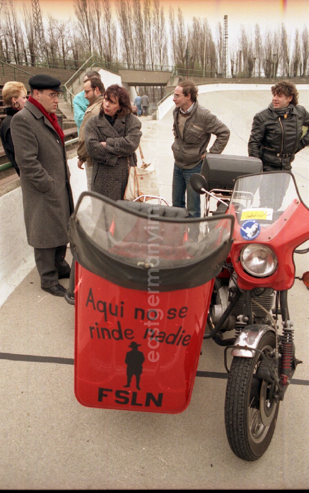 Berlin: PDS - left - politician Gregor Gysi drives to shooting for an election spot with the sidecar of an MZ - motorcycle on Rennbahnstrasse in the Weissensee district in Berlin East Berlin on the territory of the former GDR, German Democratic Republic