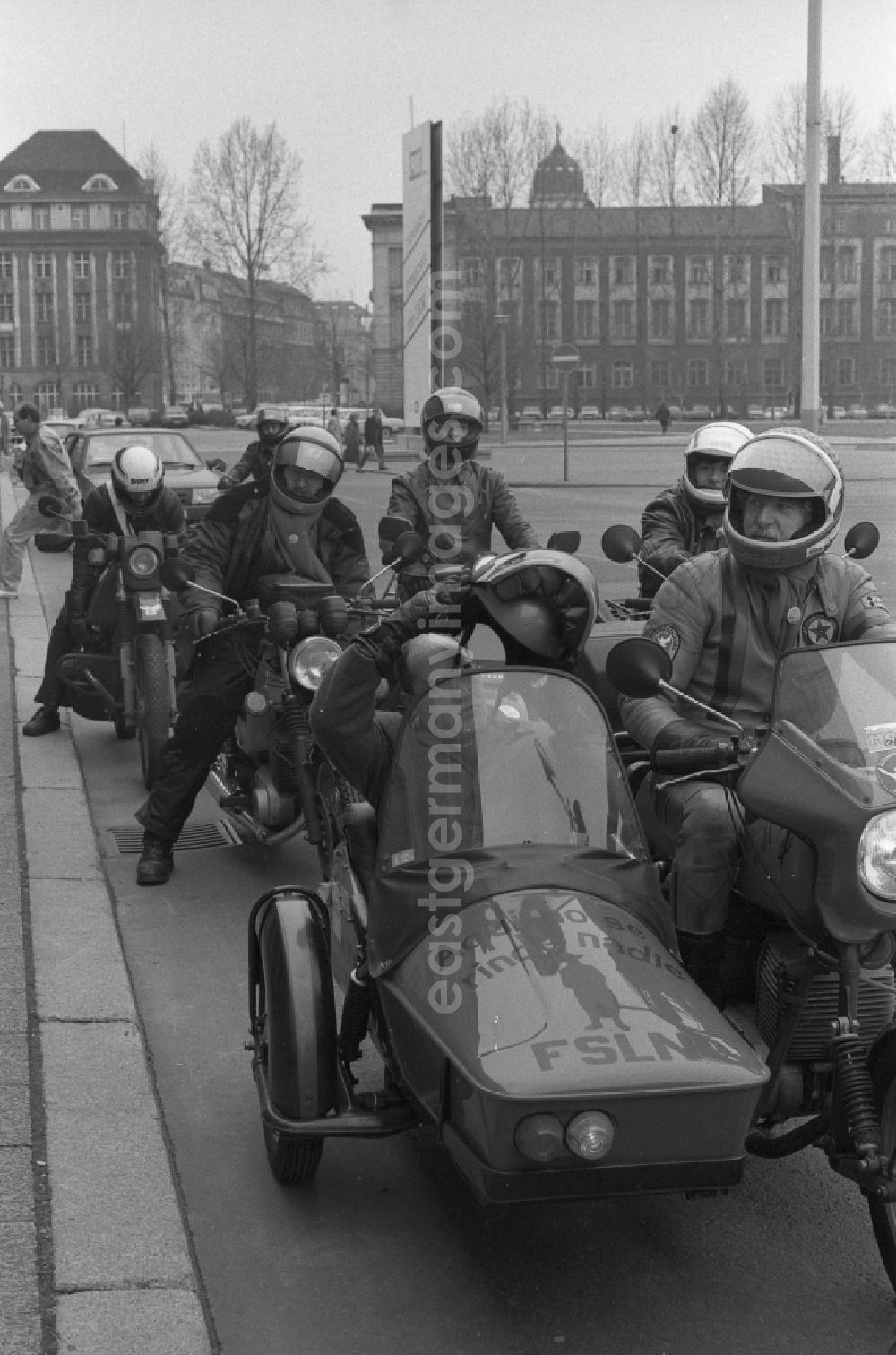 GDR photo archive: Berlin - PDS - left - politician Gregor Gysi drives with the sidecar of an MZ - motorcycle in front of the entrance of the former Central Committee of the SED and headquarters of the PDS (today's Foreign Office - Ministry of Foreign Affairs) on street Werderscher Markt in the district Mitte in Berlin East Berlin in the area of the former GDR, German Democratic Republic