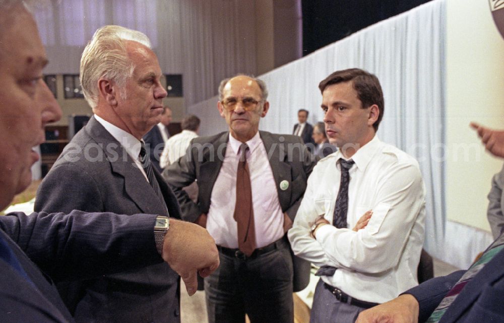 GDR image archive: Berlin - Politician Ulrich Junghanns ( CDU DBP ) at the party conference of the Democratic Farmers' Party of Germany in Berlin East Berlin on the territory of the former GDR, German Democratic Republic