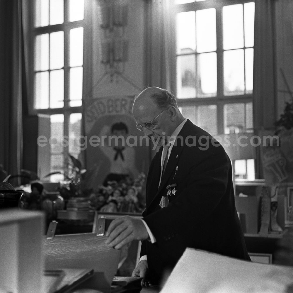 GDR image archive: Berlin - Reception for politicians Walter Ulbricht beim Festakt zu seinem 7
