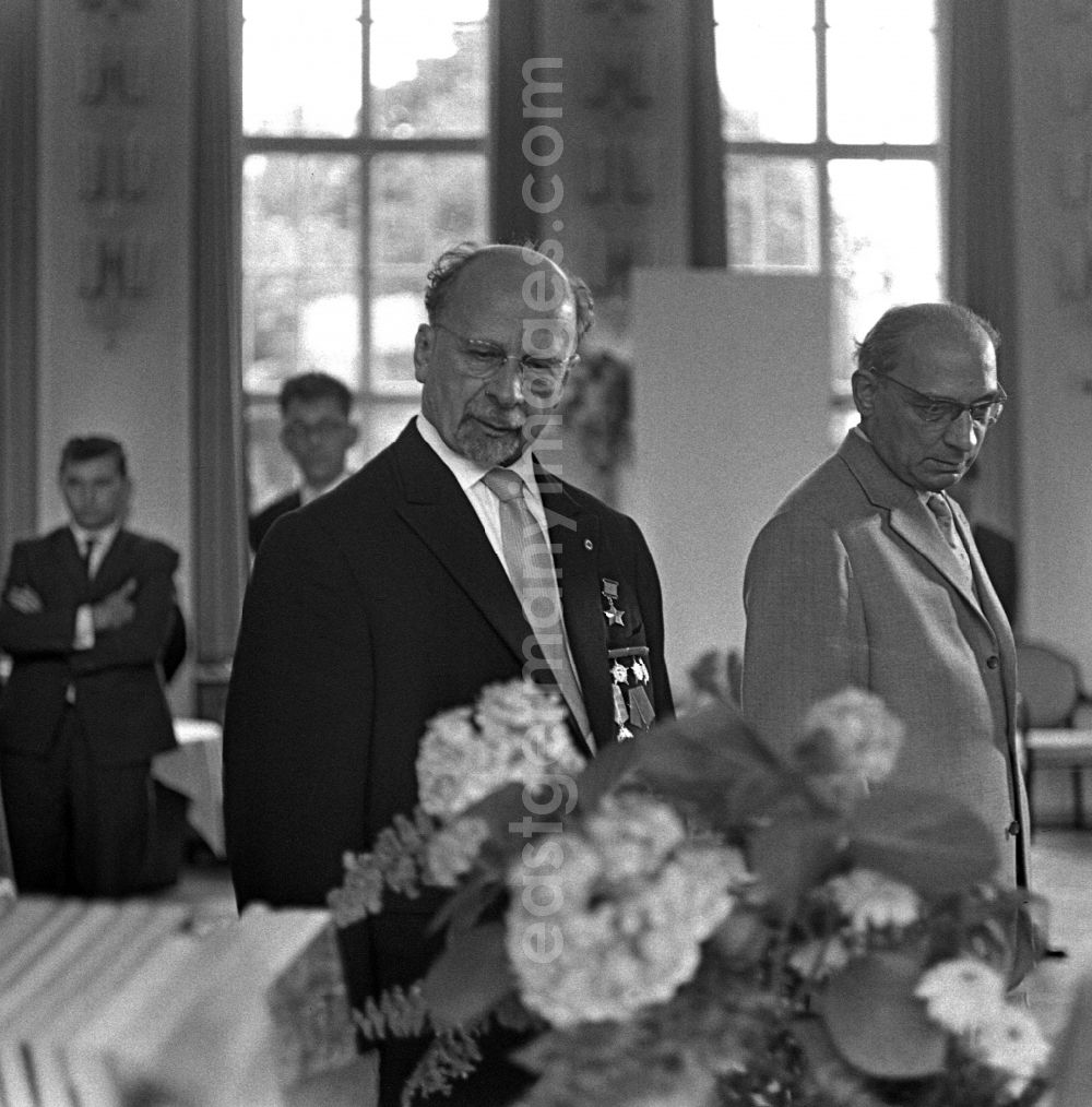 GDR picture archive: Berlin - Reception for politicians Walter Ulbricht beim Festakt zu seinem 7