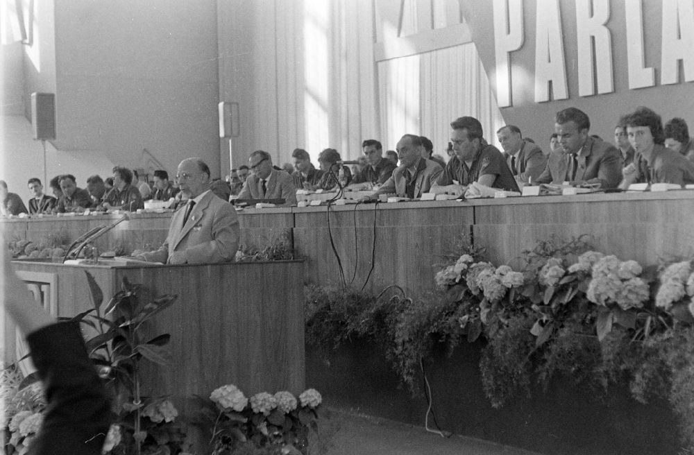 GDR photo archive: Berlin - Politician Walter Ulbricht at the lectern for the VIIth Parliament of the FDJ in the Werner-Seelenbinder-Halle in the Prenzlauer Berg district of Berlin East Berlin on the territory of the former GDR, German Democratic Republic