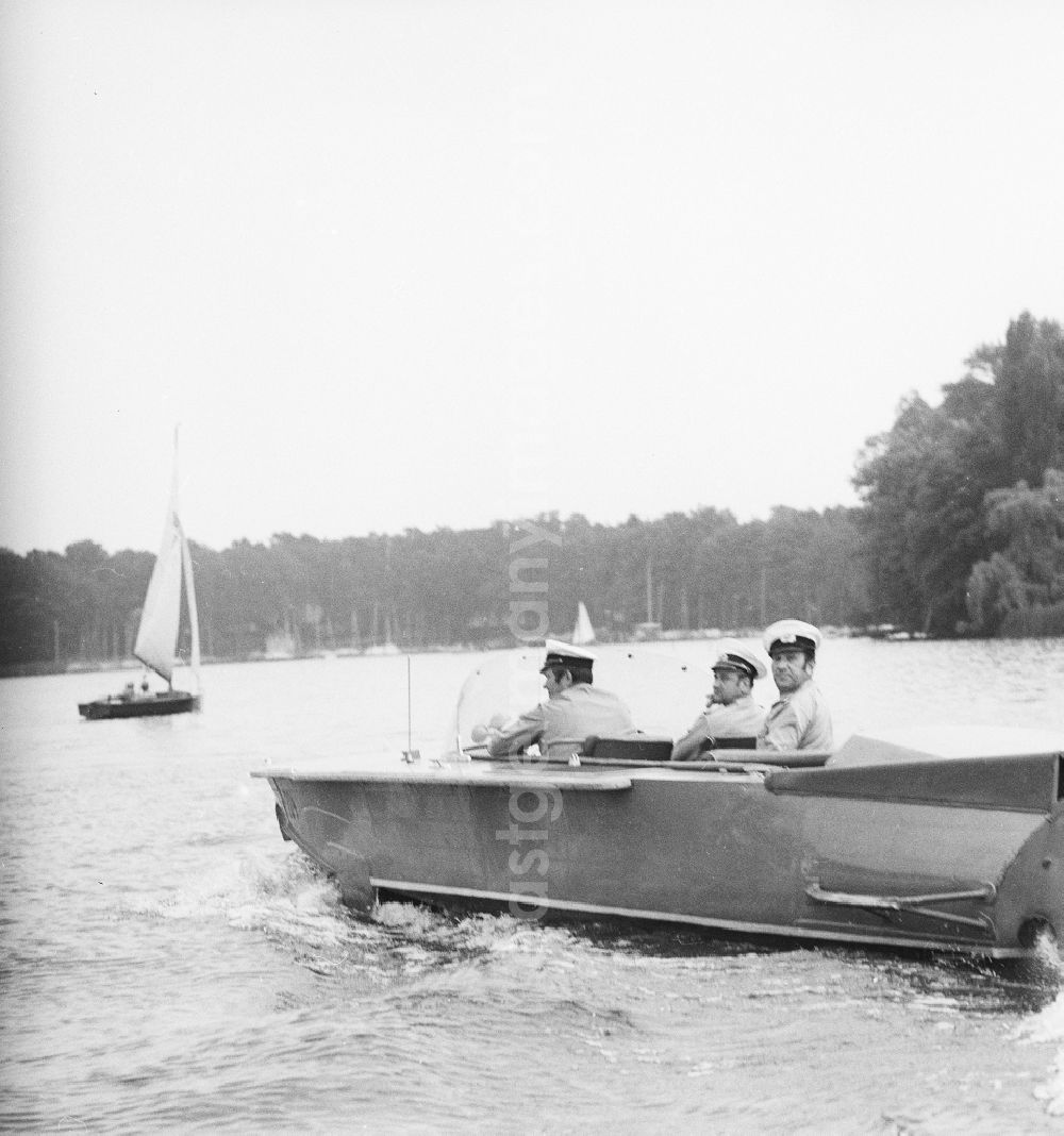 GDR image archive: Berlin - Policemen of the water protection police in a routine controlling journey in the Rummelsburger bay in Berlin, the former capital of the GDR, German democratic republic