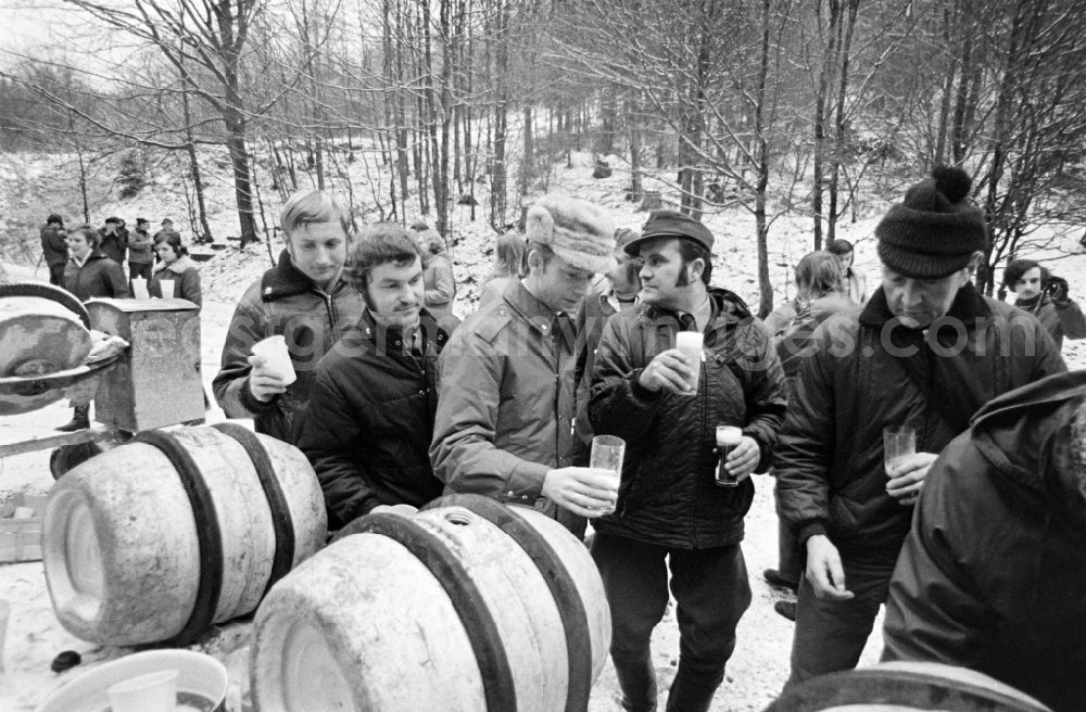 GDR photo archive: Schmiedefeld am Rennsteig - The Polish Landjugend on their trip to the GDR in Schmiedefeld am Rennsteig in the state Thuringia on the territory of the former GDR, German Democratic Republic