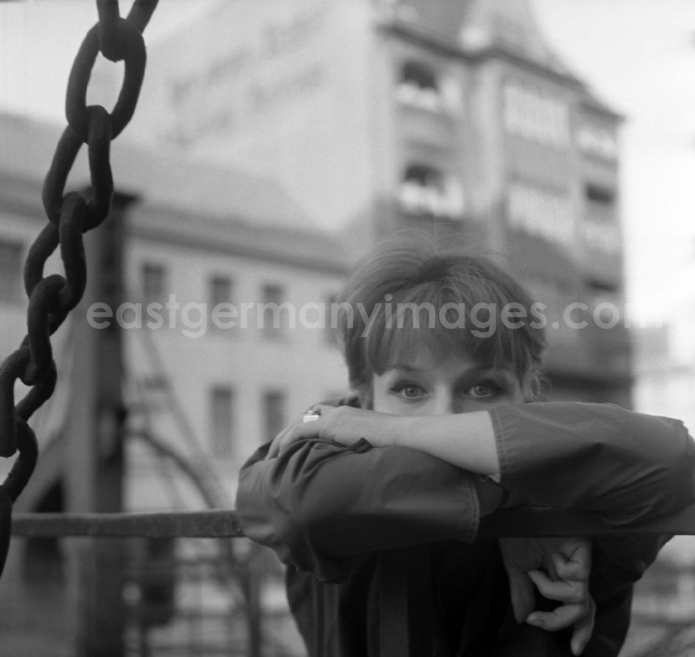 GDR image archive: Berlin - Portrait of Angelica Domroese at the Jungfern Bridge in Berlin, the former capital of the GDR, German Democratic Republic