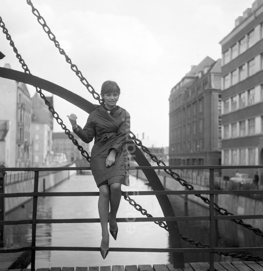 GDR picture archive: Berlin - Portrait of Angelica Domroese at the Jungfern Bridge in Berlin, the former capital of the GDR, German Democratic Republic