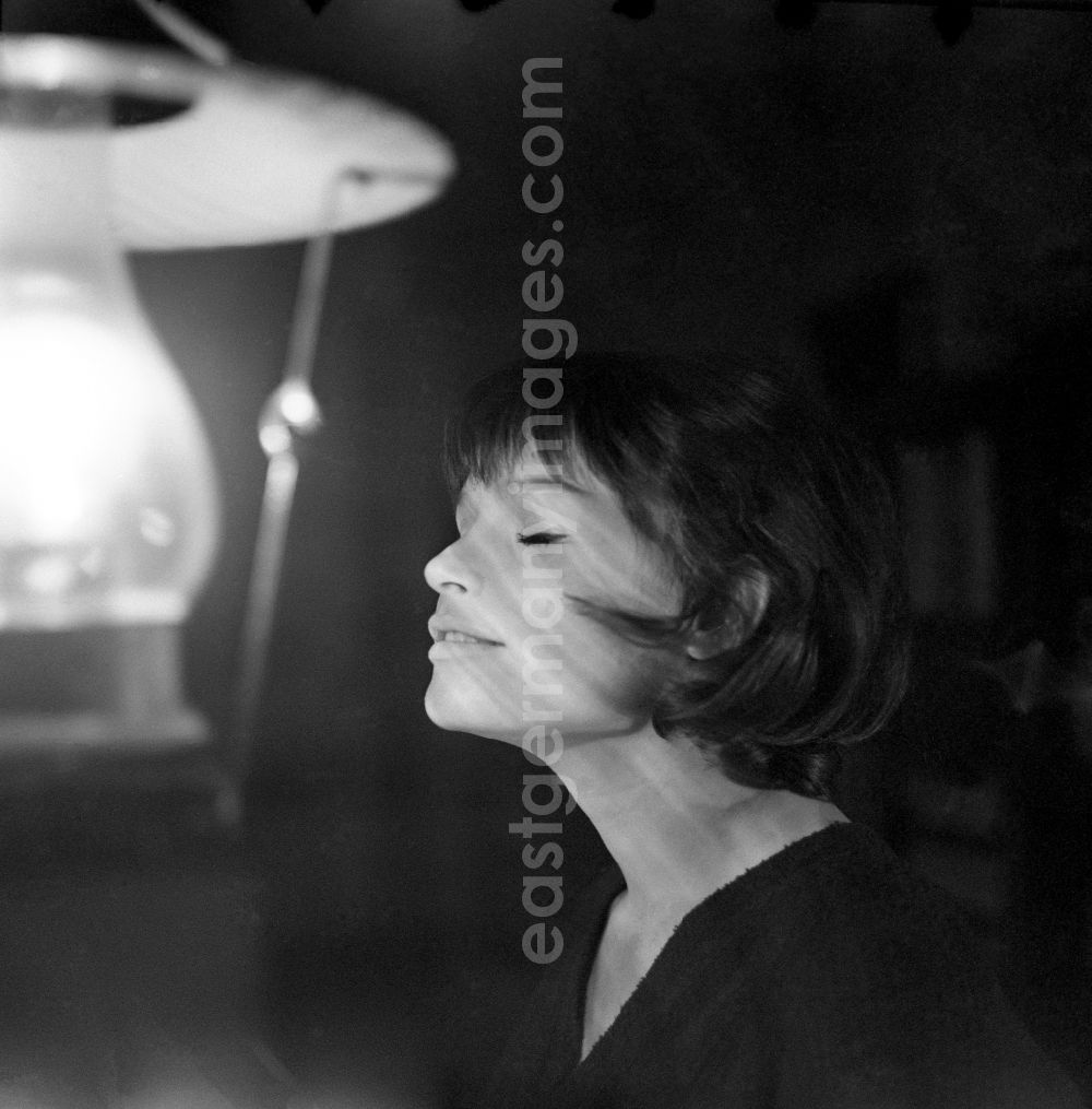 GDR photo archive: Berlin - Portrait of Angelica Domroese in Berlin, the former capital of the GDR, German Democratic Republic