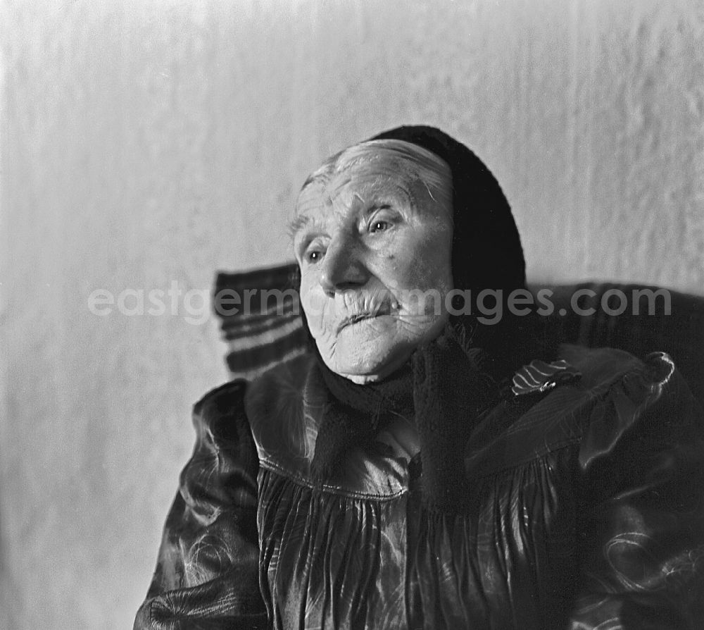 GDR image archive: Burg (Spreewald) - Portrait shot of an old Sorbian with a traditional headscarf in Burg (Spreewald), Brandenburg on the territory of the former GDR, German Democratic Republic