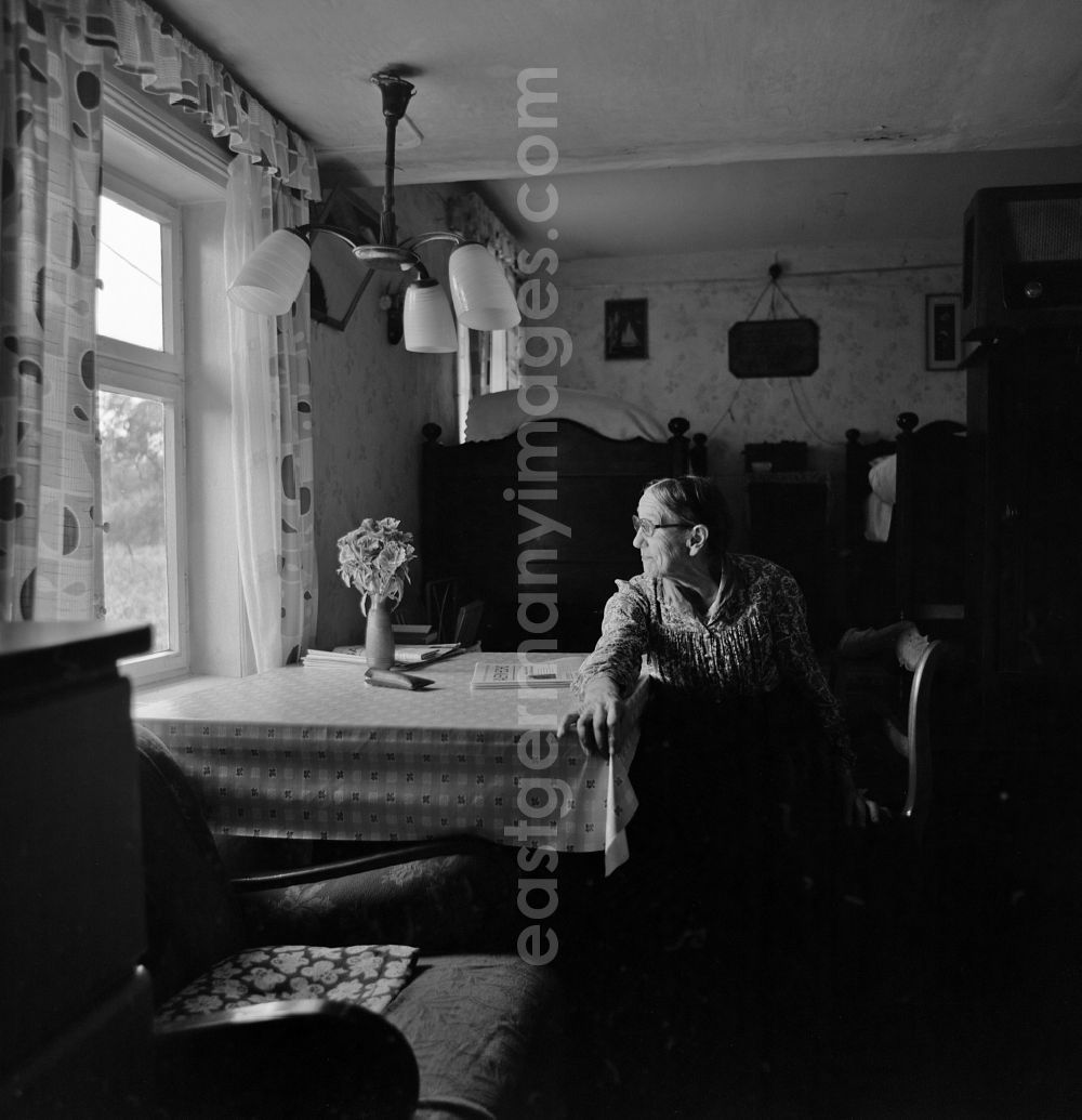 GDR picture archive: Burg (Spreewald) - Portrait shot of an old Sorbian at the table in her living room in Burg (Spreewald), Brandenburg in the territory of the former GDR, German Democratic Republic