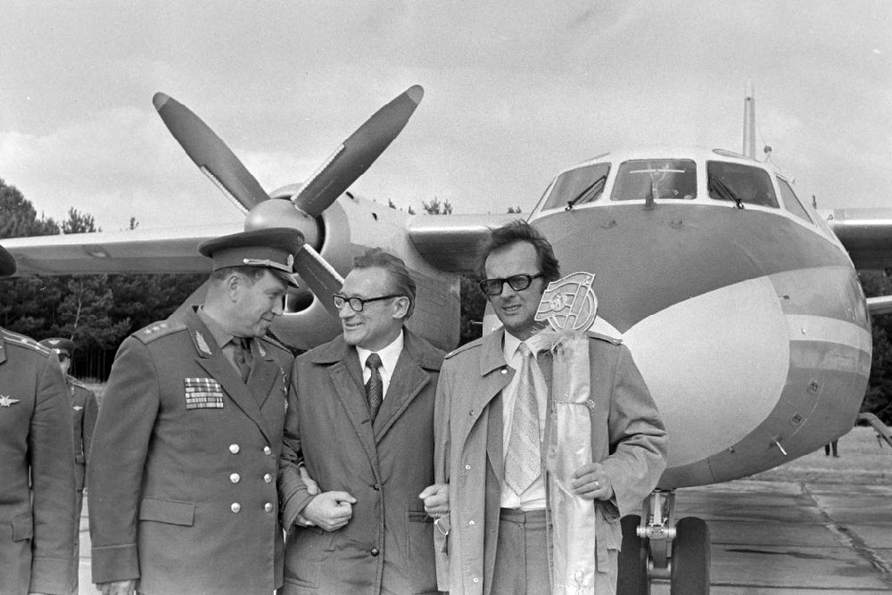 GDR picture archive: Ribnitz-Damgarten - Portrait of Kurt Thieme (General Secretary of the Central Board of the Society for German-Soviet Friendship DSF) on the occasion of a visit to the troops with officers in front of an Antonov An-24 transport aircraft of the GSSD Group of the Soviet Armed Forces in Germany at the airfield in Ribnitz-Damgarten, Mecklenburg-Western Pomerania Area of the former GDR, German Democratic Republic