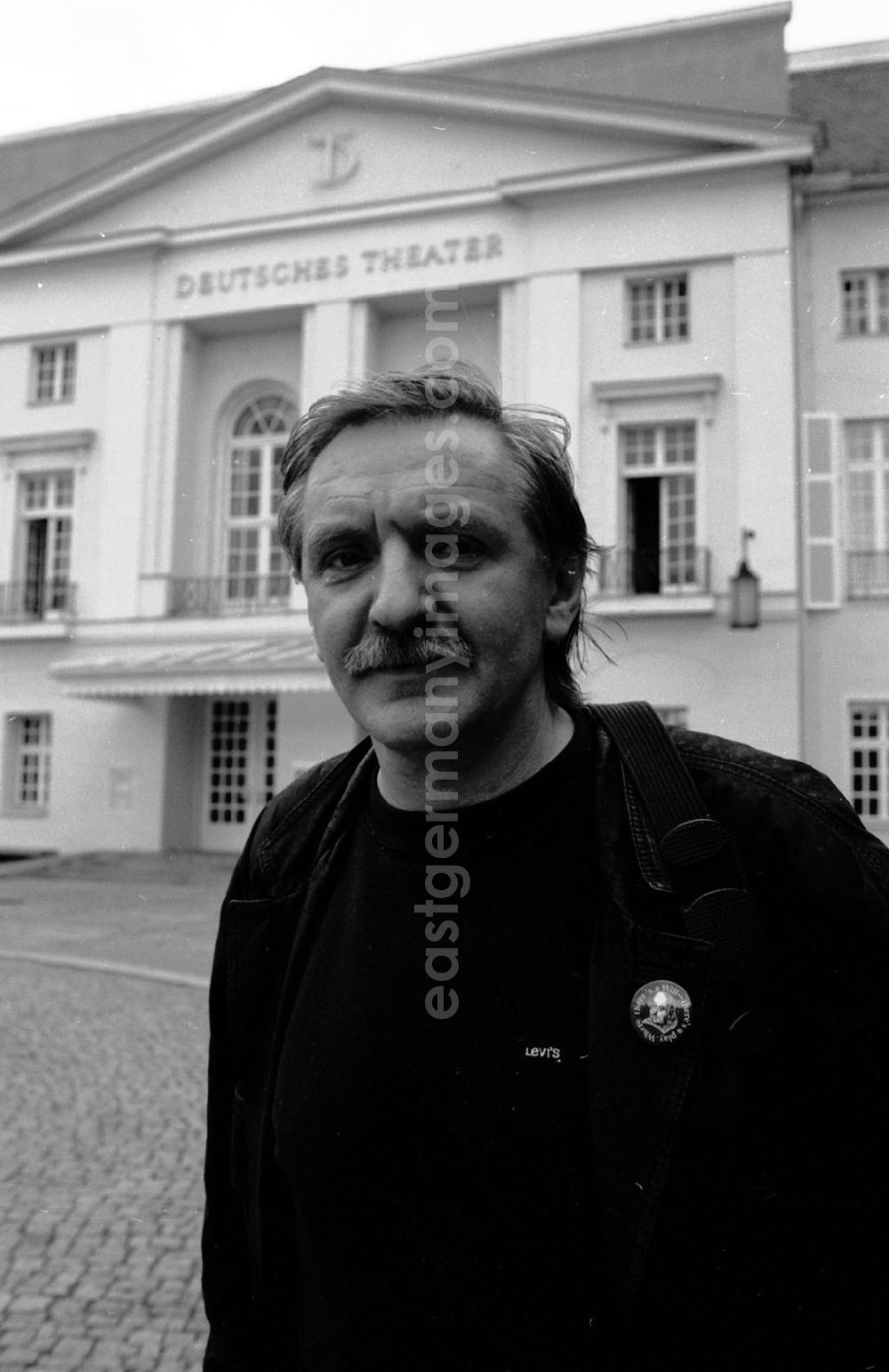 unbekannt: Porträt: Thomas Langhoff - Intendant des Deutschen Theaters 07.09.9
