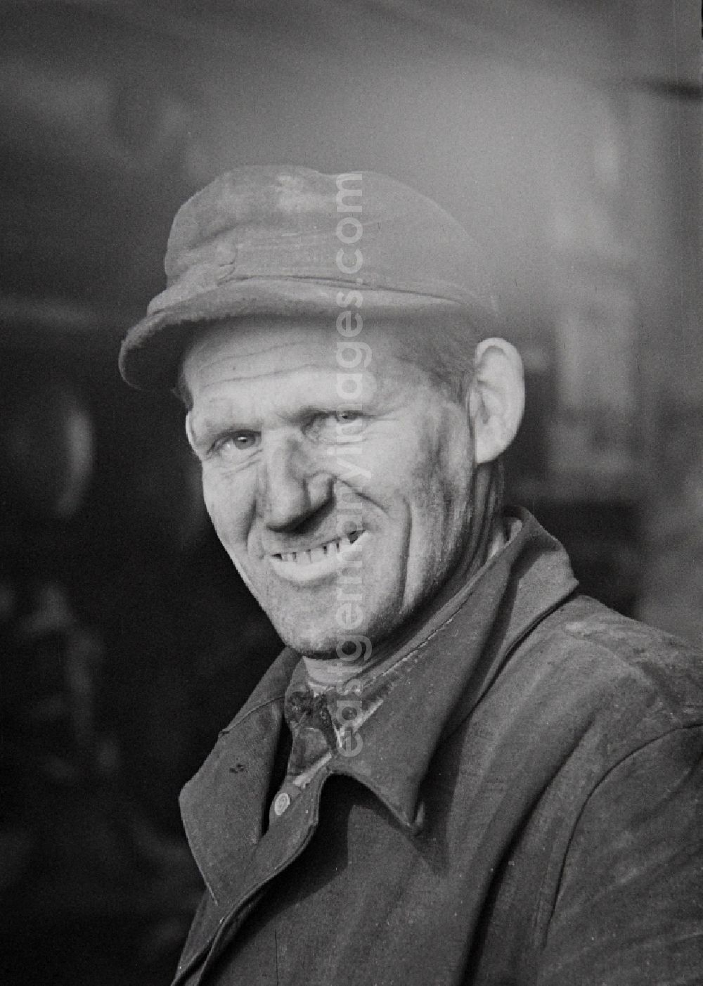 GDR picture archive: Halberstadt - Portrait photographer Shed fire man Ernst Struempel in Halberstadt in the state Saxony-Anhalt on the territory of the former GDR, German Democratic Republic