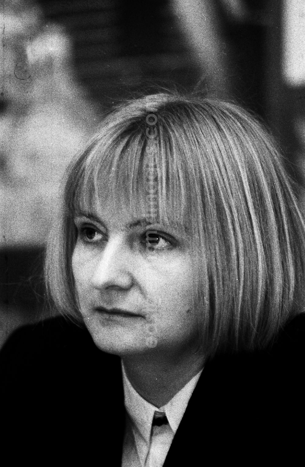 GDR photo archive: Berlin - Portrait of the politician and civil rights activist Vera Wollenberger at a press conference in the district of Prenzlauer Berg in Berlin East Berlin on the territory of the former GDR, German Democratic Republic