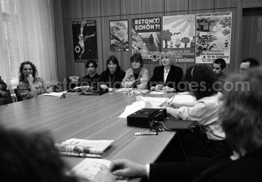 GDR image archive: Berlin - Portrait of the politician and civil rights activist Vera Wollenberger at a press conference in the district of Prenzlauer Berg in Berlin East Berlin on the territory of the former GDR, German Democratic Republic