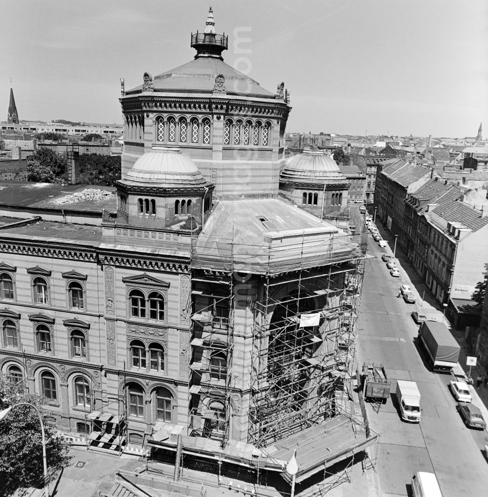 GDR picture archive: Berlin - Construction work at the historic Postfuhramt in the Oranienburger Strasse corner Tucholskystrasse in Berlin - Mitte