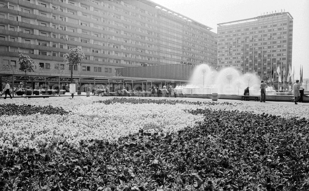 GDR image archive: Dresden - Prager Strasse with the Interhotel NEWA in Dresden in the federal state of Saxony on the territory of the former GDR, German Democratic Republic