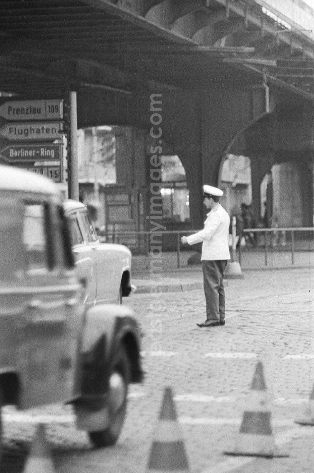 GDR picture archive: Berlin - Practical training in the People's Police / Traffic Police in Berlin, the former capital of the GDR, German Democratic Republic