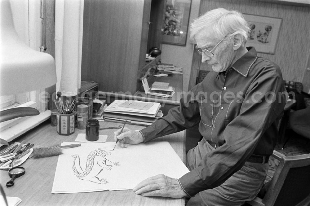GDR picture archive: Berlin - German press artist and caricaturist Alfred Beier-Red (1902 - 20