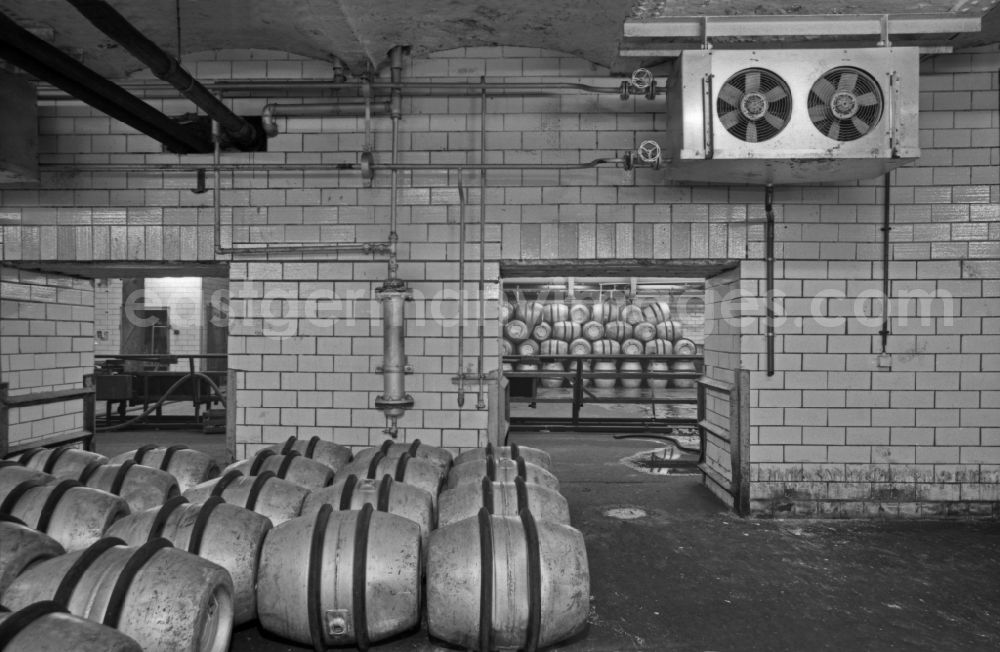 Berlin: Workplace and factory equipment in the VEB Schultheiss brewery for beer and alcoholic beverages on Landsberger Allee (Leninallee) street in Berlin East Berlin in the territory of the former GDR, German Democratic Republic