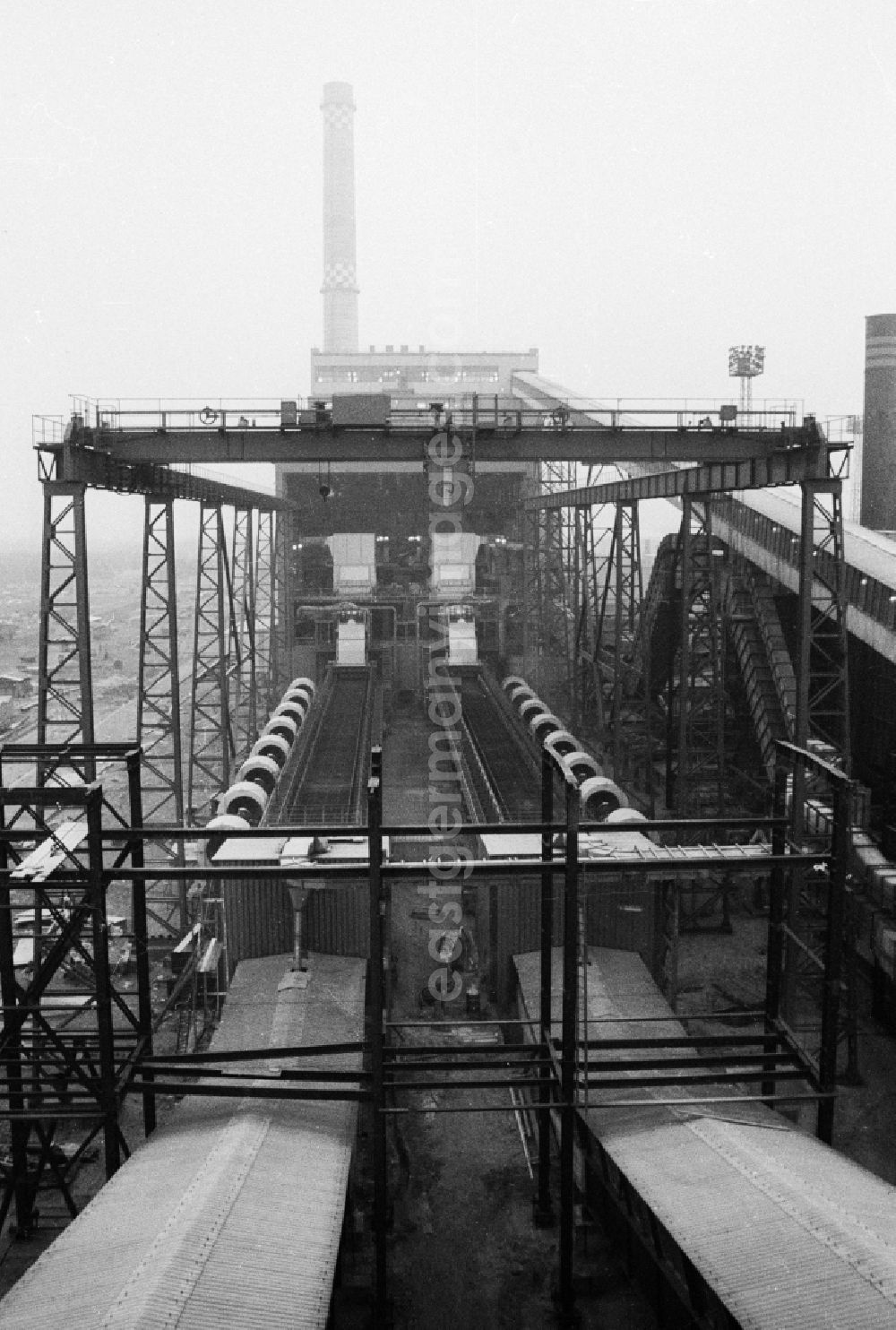 GDR picture archive: Eisenhüttenstadt - Production facilities and production equipment of the EKO Eisenhuettenkombinat East in Eisenhuettenstadt in the state Brandenburg on the territory of the former GDR, German Democratic Republic