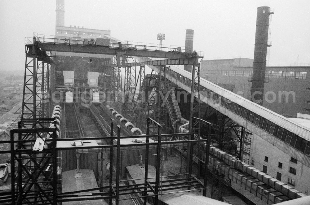 GDR picture archive: Eisenhüttenstadt - Production facilities and production equipment of the EKO Eisenhuettenkombinat East in Eisenhuettenstadt in the state Brandenburg on the territory of the former GDR, German Democratic Republic