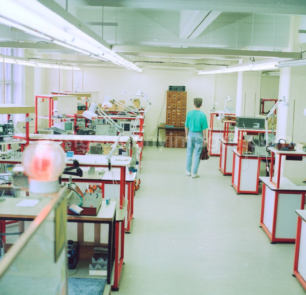 GDR image archive: Berlin - Production facilities and production equipment of the VEB Elektro-Apparate-Werke Berlin-Treptow „Friedrich Ebert“ in Berlin in Germany