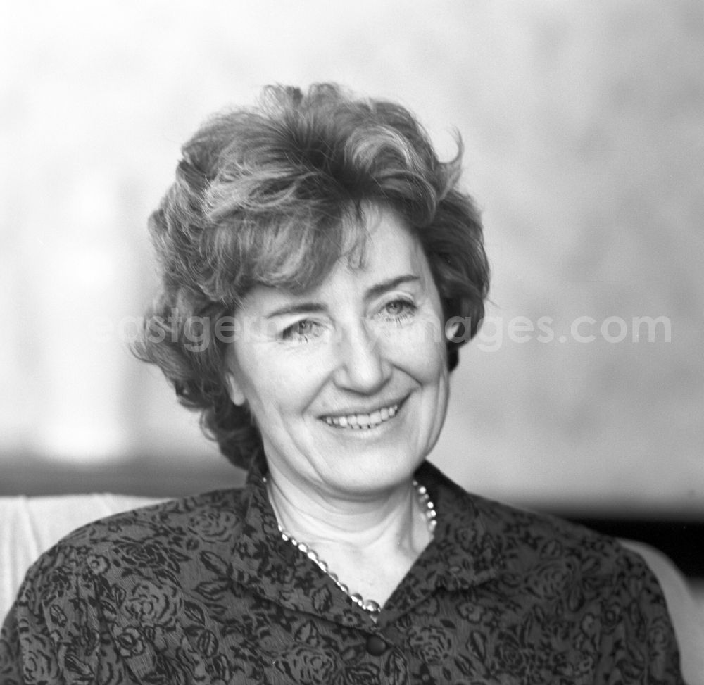 GDR photo archive: Berlin - Lichtenberg - Professor Doctor Christa Luft is a German scientist and politician. It was after the upheaval of the GDR Deputy Chairman of the Council of Ministers and Minister of Economic Affairs of the GDR in the Modrow government from 1994 to 20
