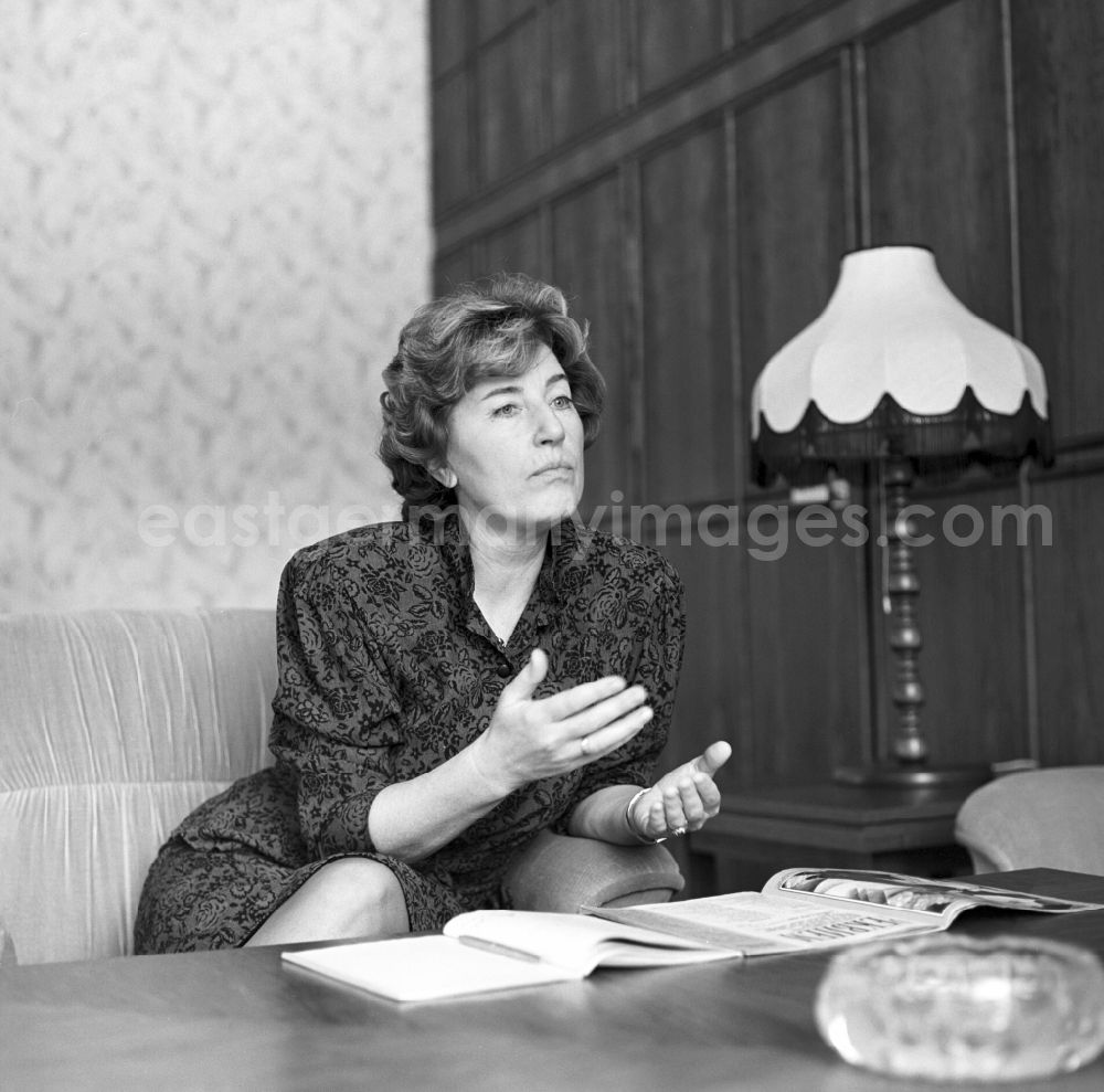 GDR image archive: Berlin - Lichtenberg - Professor Doctor Christa Luft is a German scientist and politician. It was after the upheaval of the GDR Deputy Chairman of the Council of Ministers and Minister of Economic Affairs of the GDR in the Modrow government from 1994 to 20