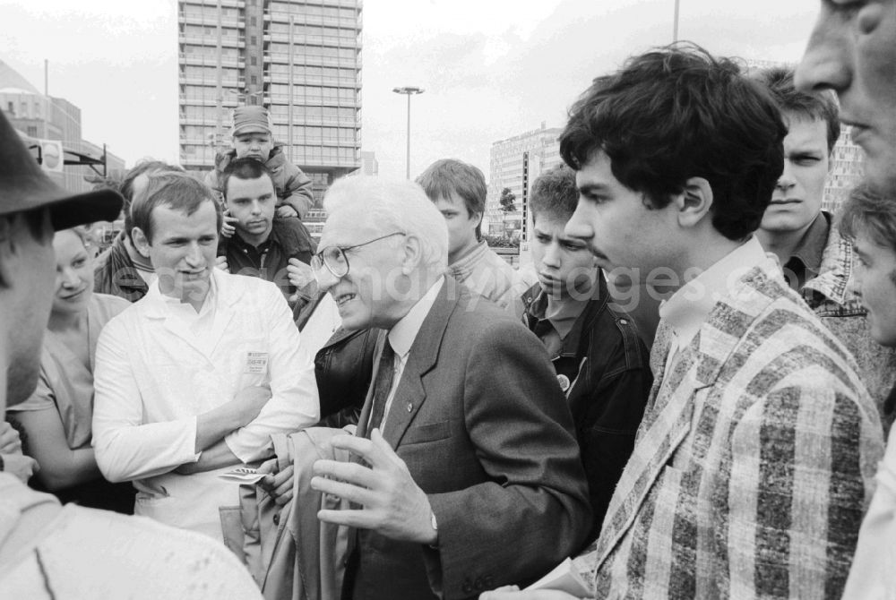 Berlin: The urologist and researcher Professor Moritz Mebel in discussion with young people at the Pentecost meeting of youth in Berlin, the former capital of the GDR, the German Democratic Republic