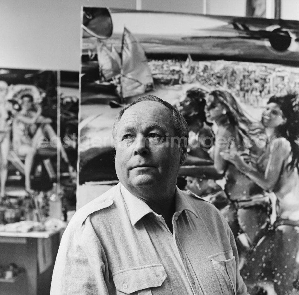Berlin - Mitte: Professor Walter Womacka in his studio in Berlin-Mitte on Fisherman's Island. Womacka was considered one of the most outstanding representatives of socialist realism, his art continues to shape the face of East Berlin. He directed twenty years as rector of the Art Academy Berlin-Weissensee