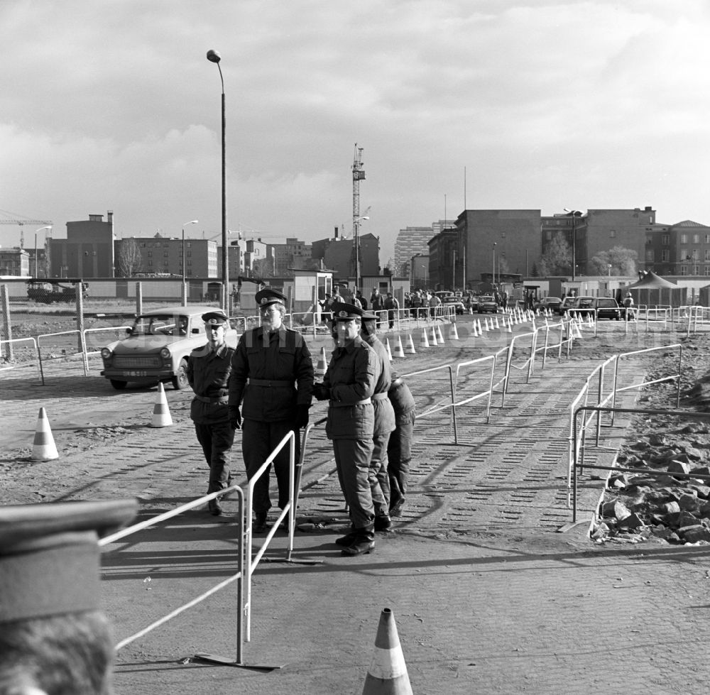 GDR photo archive: Berlin - Mitte - The provisional border crossing Potsdamer Platz in Berlin - Mitte. Soldiers of the Border Troops of the GDR are preparing for the beginning of the border traffic between East and West. Makeshift traffic cones were used to mark roadways