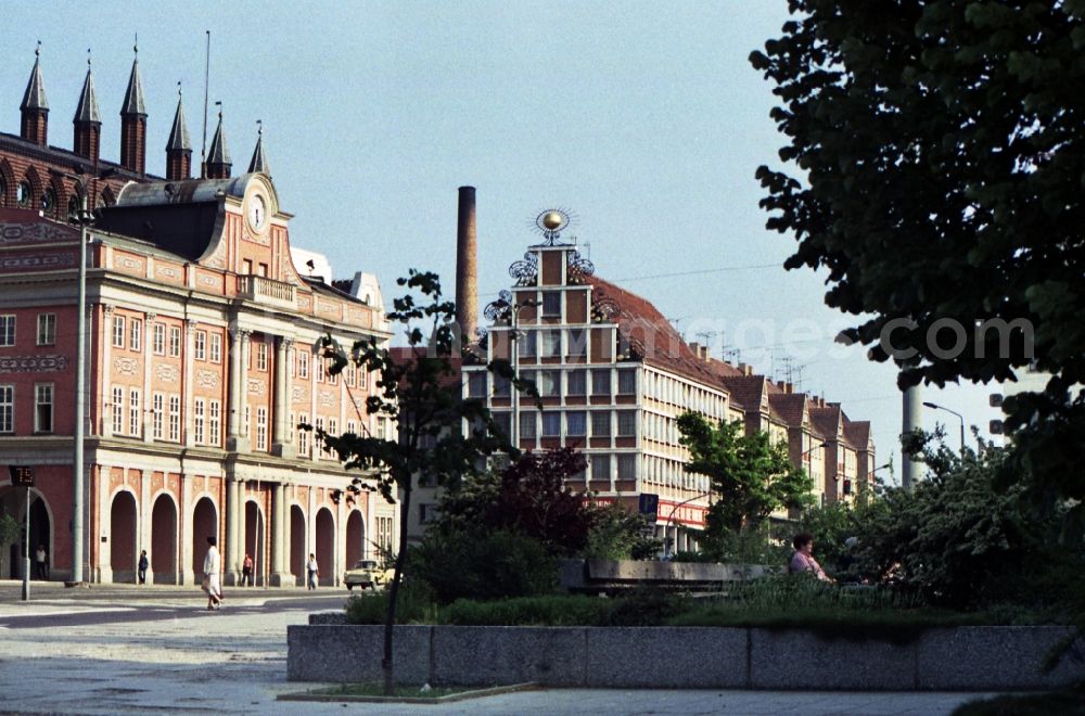 GDR photo archive: Rostock - City Hall building am Neuen Markt in Rostock in the state Mecklenburg-Western Pomerania on the territory of the former GDR, German Democratic Republic
