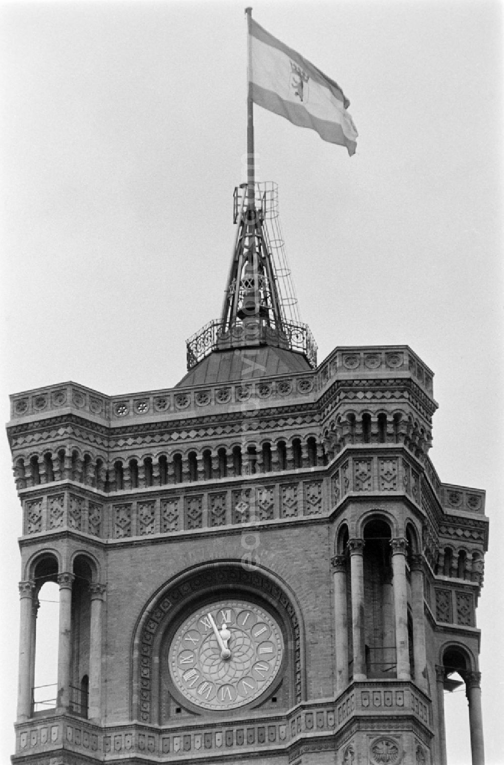 GDR image archive: Berlin - Town hall clock and Berlin flag at the Red Town Hall in Berlin-Mitte