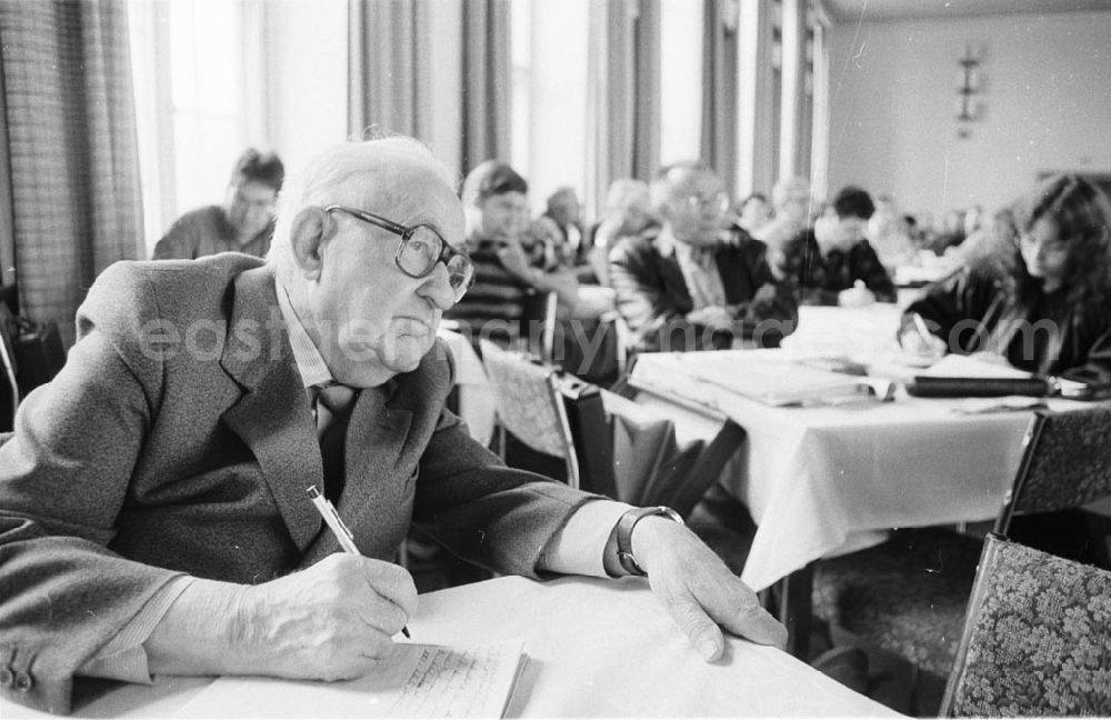 GDR picture archive: Potsdam - Rechtskonferenz der PDS.