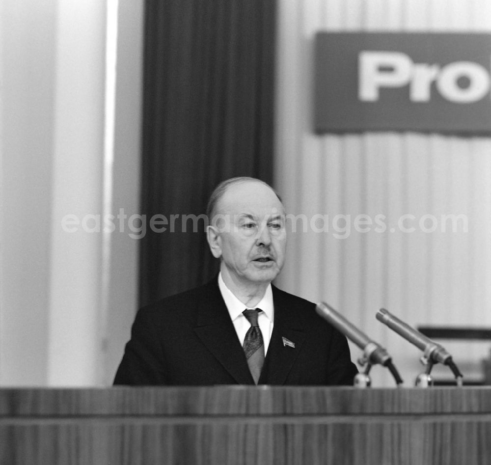 GDR picture archive: Berlin - Speaker Boris Nikolayevich Ponomarev, chief of the International Department of the CPSU Central Committee, at the International Scientific Conference of the Central Committee CC of the SED ( Socialist Unity Party of Germany ) on the occasion of the 125th anniversary of the Manifesto of the Communist Party in the district Mitte in Berlin, the former capital of the GDR, German Democratic Republic