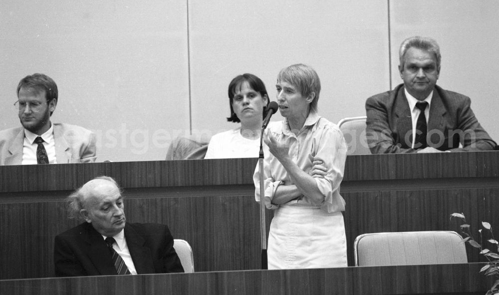 GDR photo archive: Berlin - Regine Hildebrandt in Berlin Eastberlin on the territory of the former GDR, German Democratic Republic Politician SPD Government east Germany