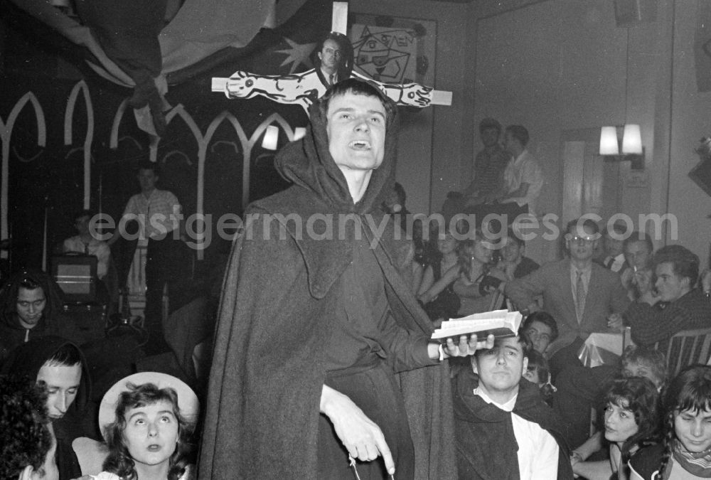 GDR picture archive: Potsdam - The Director Kurt Tetzlaff at a carnival event in the film school in the district Babelsberg in Potsdam in the state Brandenburg on the territory of the former GDR, German Democratic Republic