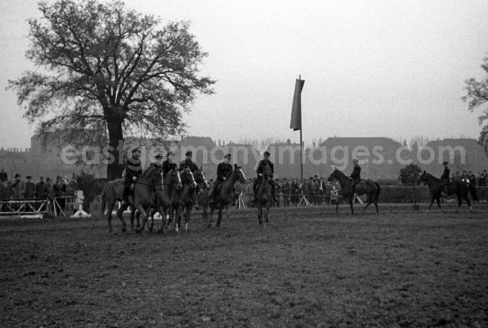 GDR photo archive: Leipzig - Dressage quadrille at a riding and driving competition at the Scheibenholz racecourse in Leipzig in the state Saxony on the territory of the former GDR, German Democratic Republic