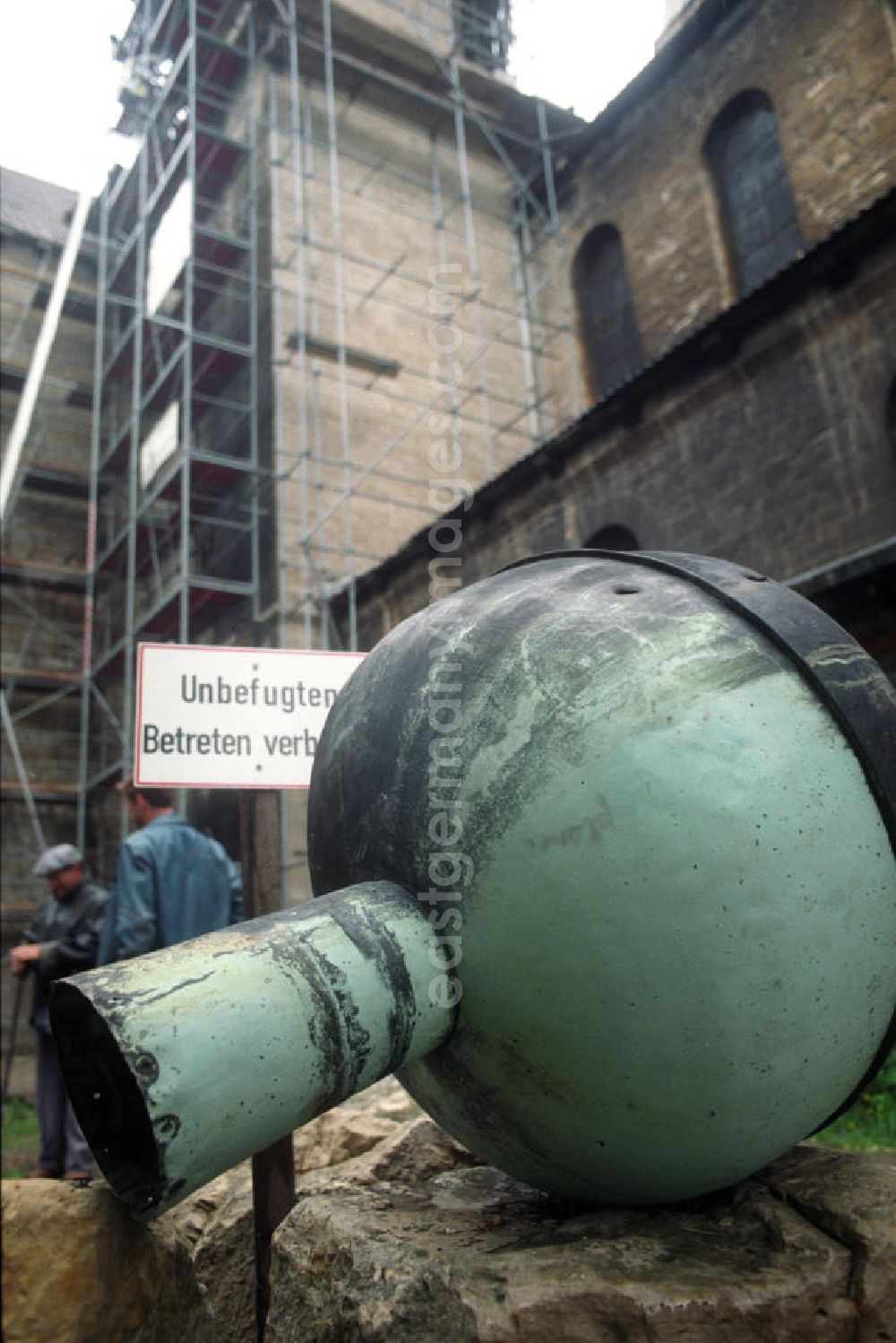 GDR photo archive: Halberstadt - Im Bild ein Turmkopf / Kugel von der Spitze eines Kirchturms der Liebfrauenkirche zu Halberstadt. Die Kugel wurde als Zeitkapsel benutzt.