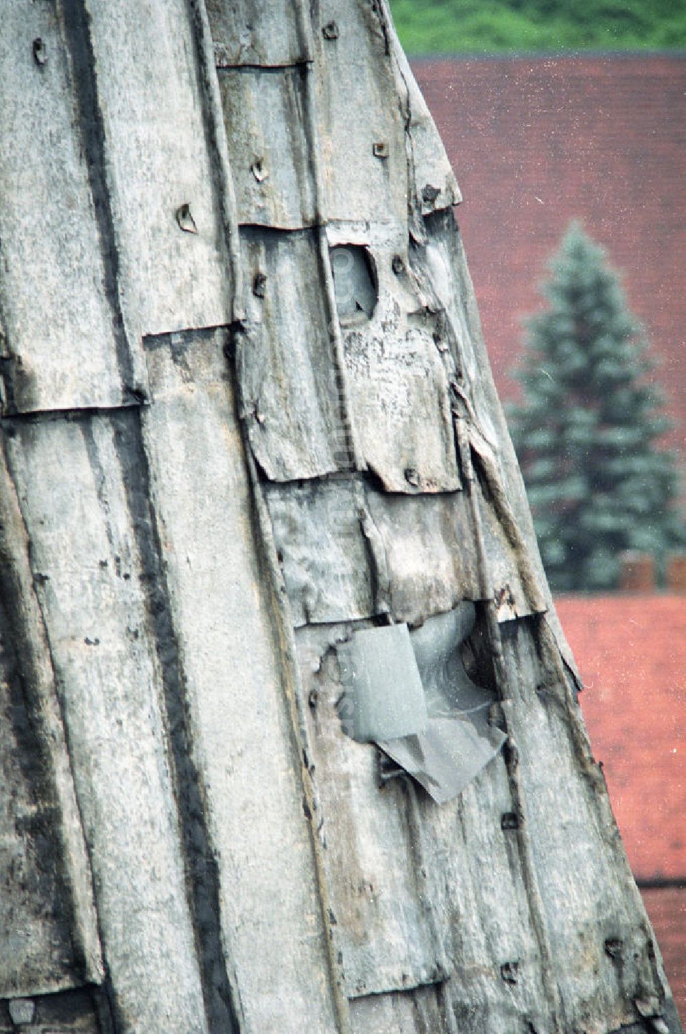 Halberstadt : Arbeiten am nördlichen Turm der beiden Osttürme der Liebfrauenkirche. Die Liebfrauenkirche ist die einzige viertürmige romanische Basilika Mitteldeutschlands. 2005 beging sie ihre 100