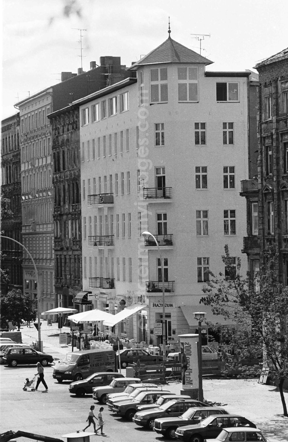Berlin / Prenzlauer Berg: renovierte Altbauten in Prenzlauer Berg 29.07.92 Lange Umschlag 1