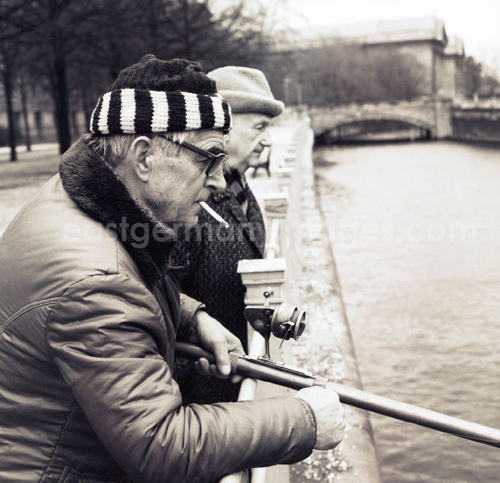 GDR photo archive: Berlin - Retirees while fishing in the Lustgarten on the River Spree in Berlin - Mitte