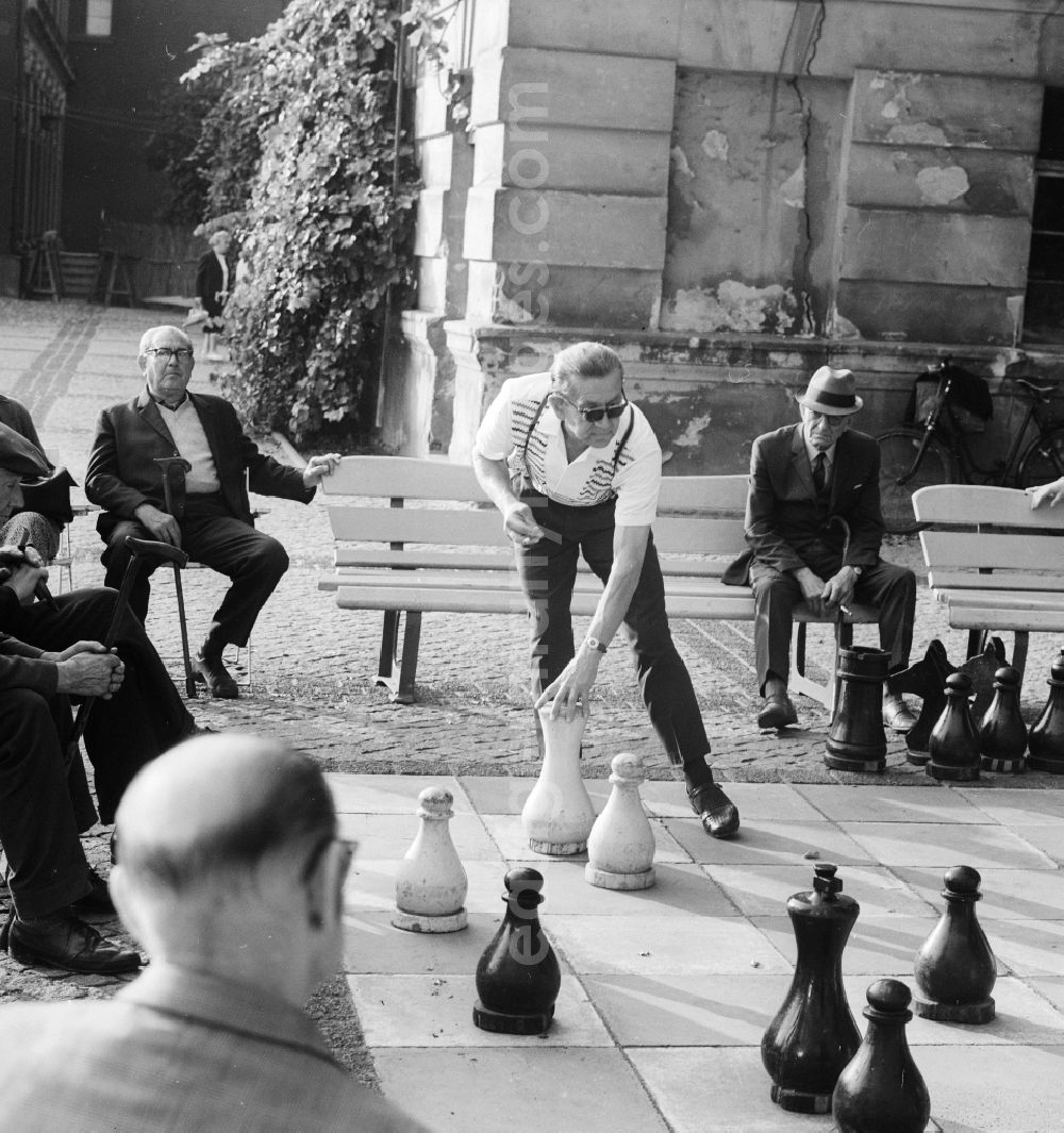 GDR photo archive: Berlin - Pensioners play chess with large pieces in the park of Koepenick Palace in Berlin, the former capital of the GDR, German Democratic Republic