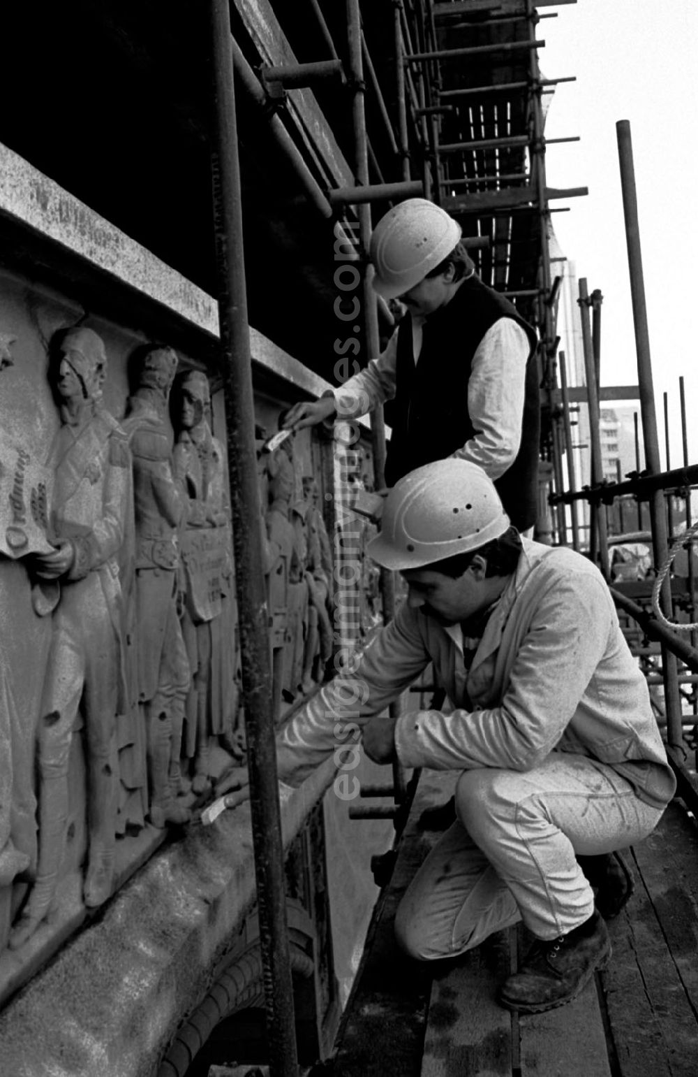 GDR picture archive: Berlin-Mitte - Restaurationsarbeiten am Roten Rathaus (Turmdach) 12.