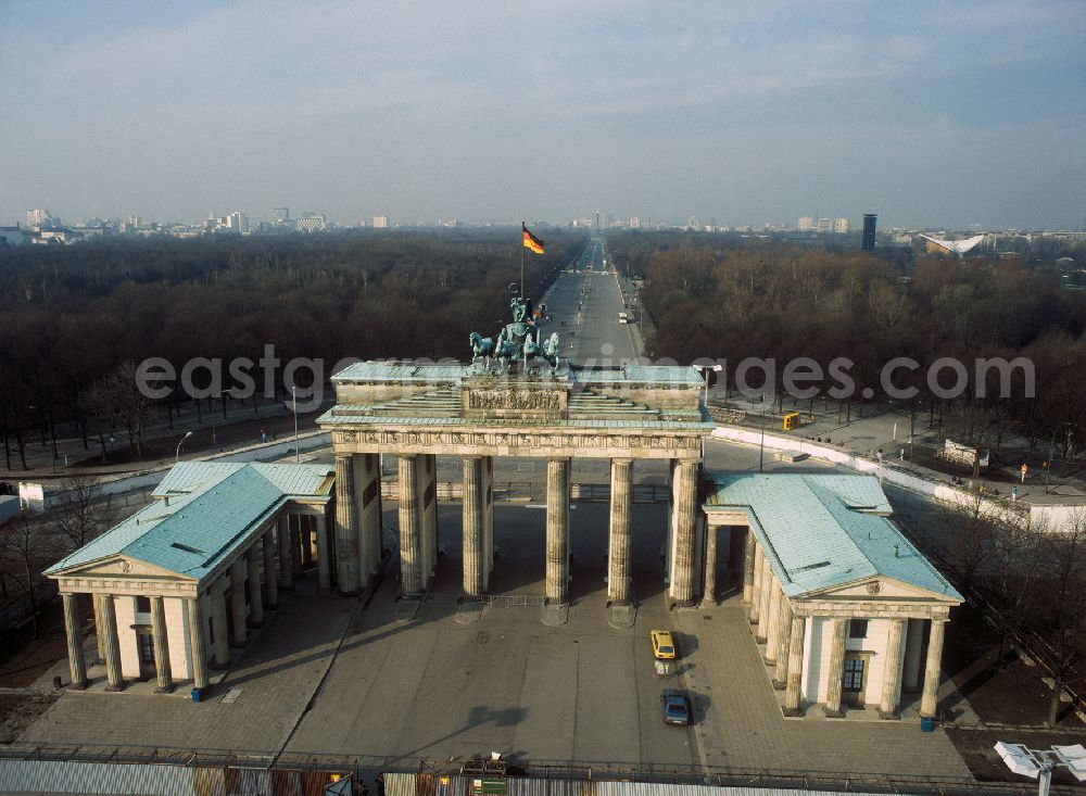 GDR photo archive: Berlin - Restoration work at the Brandenburg Gate with Quadriga and DDR-flag